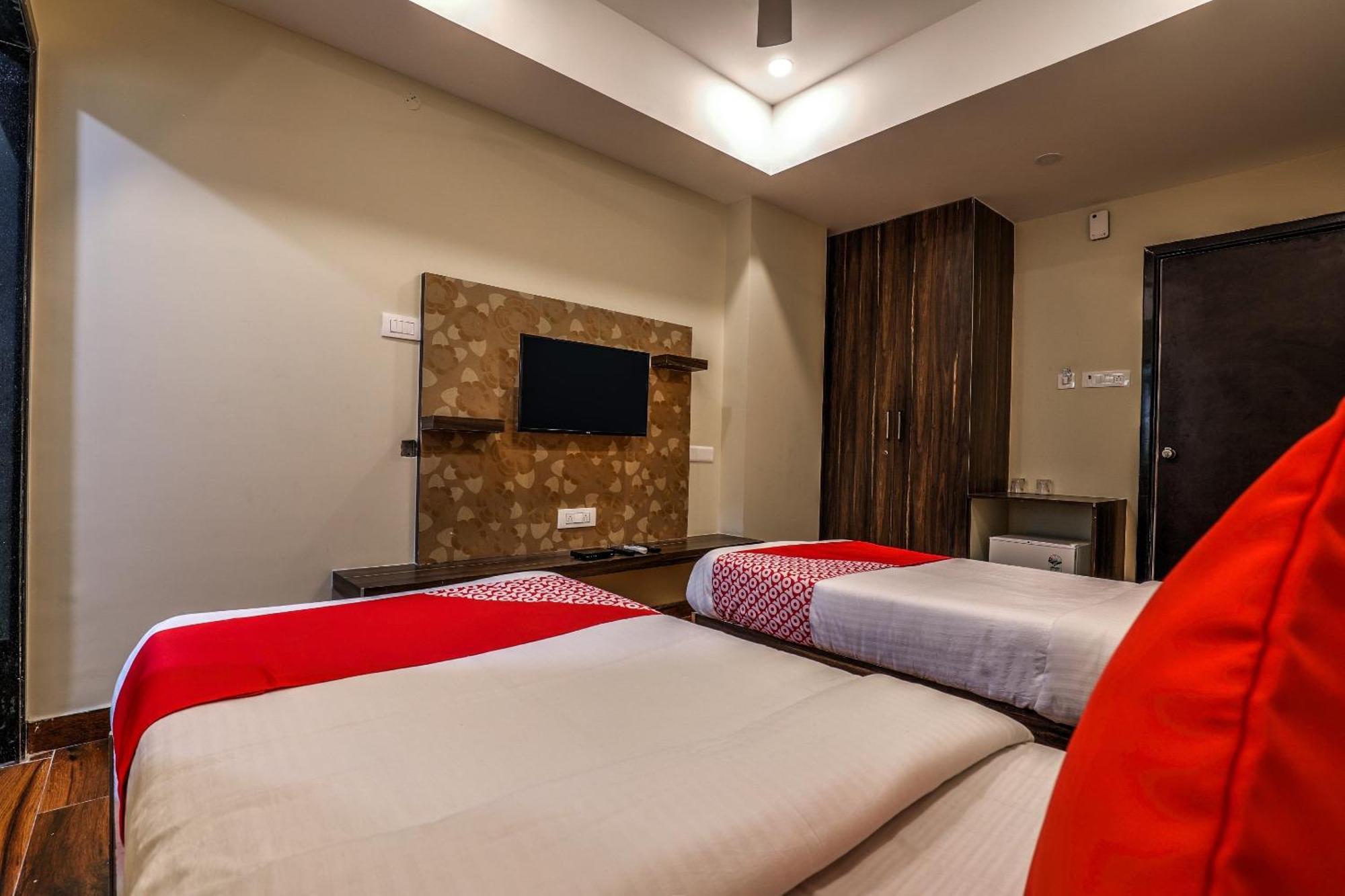 Capital O Sky Grand Hotel Hyderabad Eksteriør billede