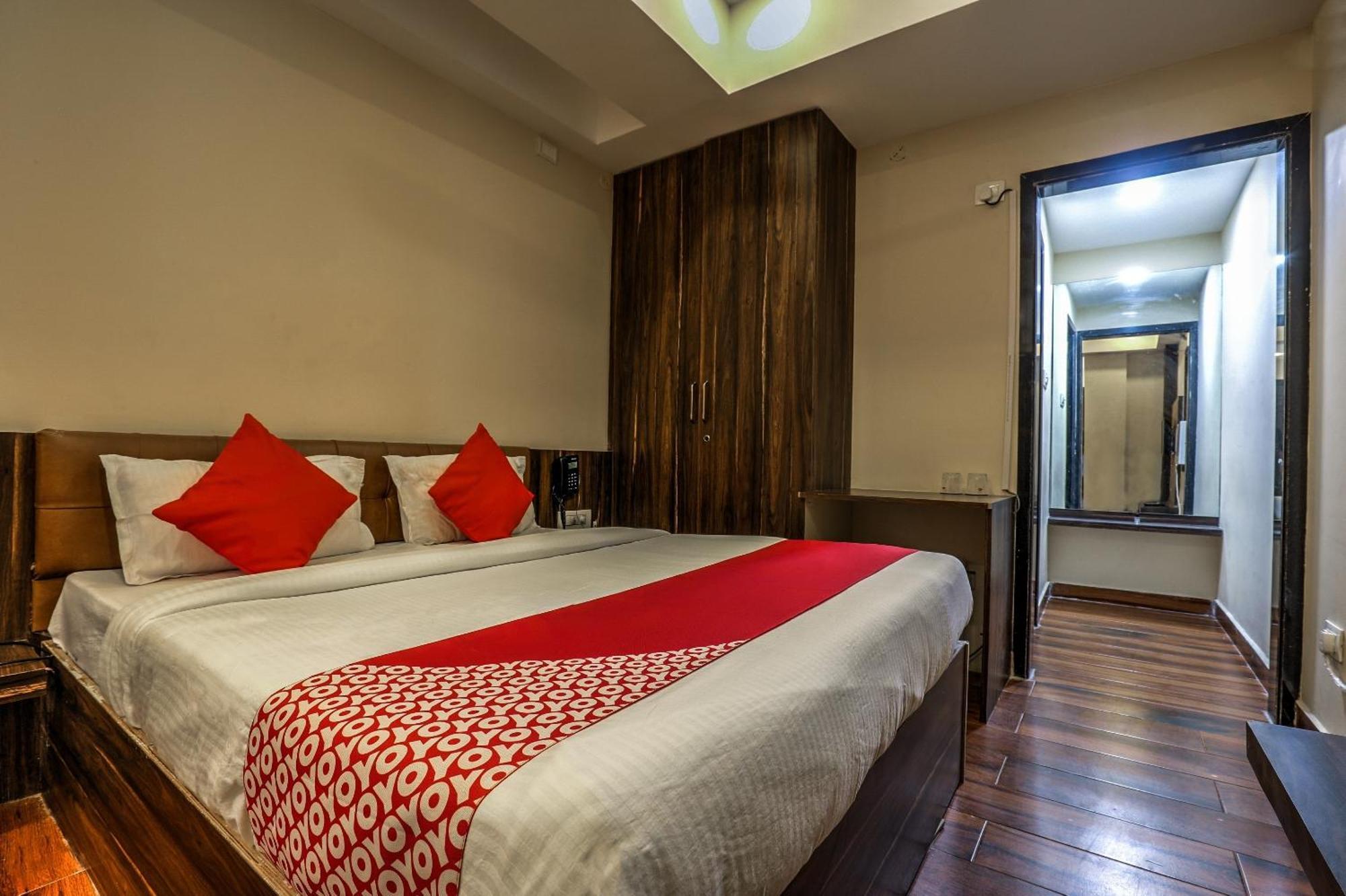 Capital O Sky Grand Hotel Hyderabad Eksteriør billede