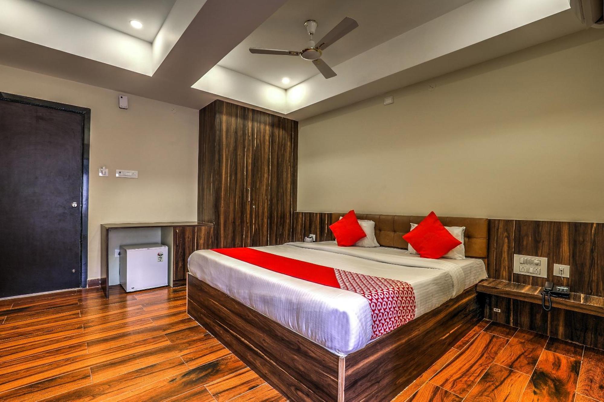 Capital O Sky Grand Hotel Hyderabad Eksteriør billede