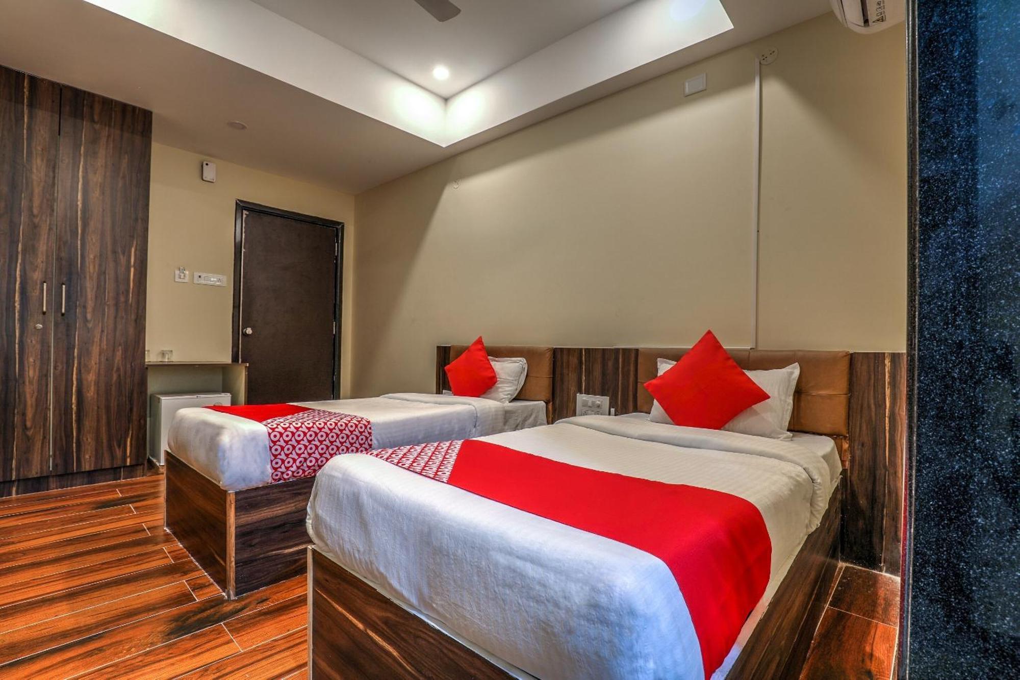 Capital O Sky Grand Hotel Hyderabad Eksteriør billede