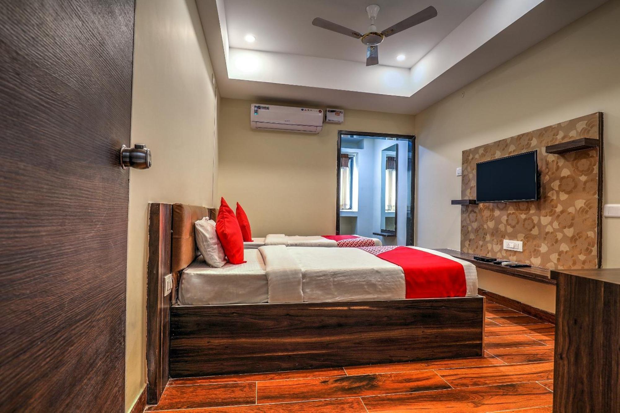 Capital O Sky Grand Hotel Hyderabad Eksteriør billede