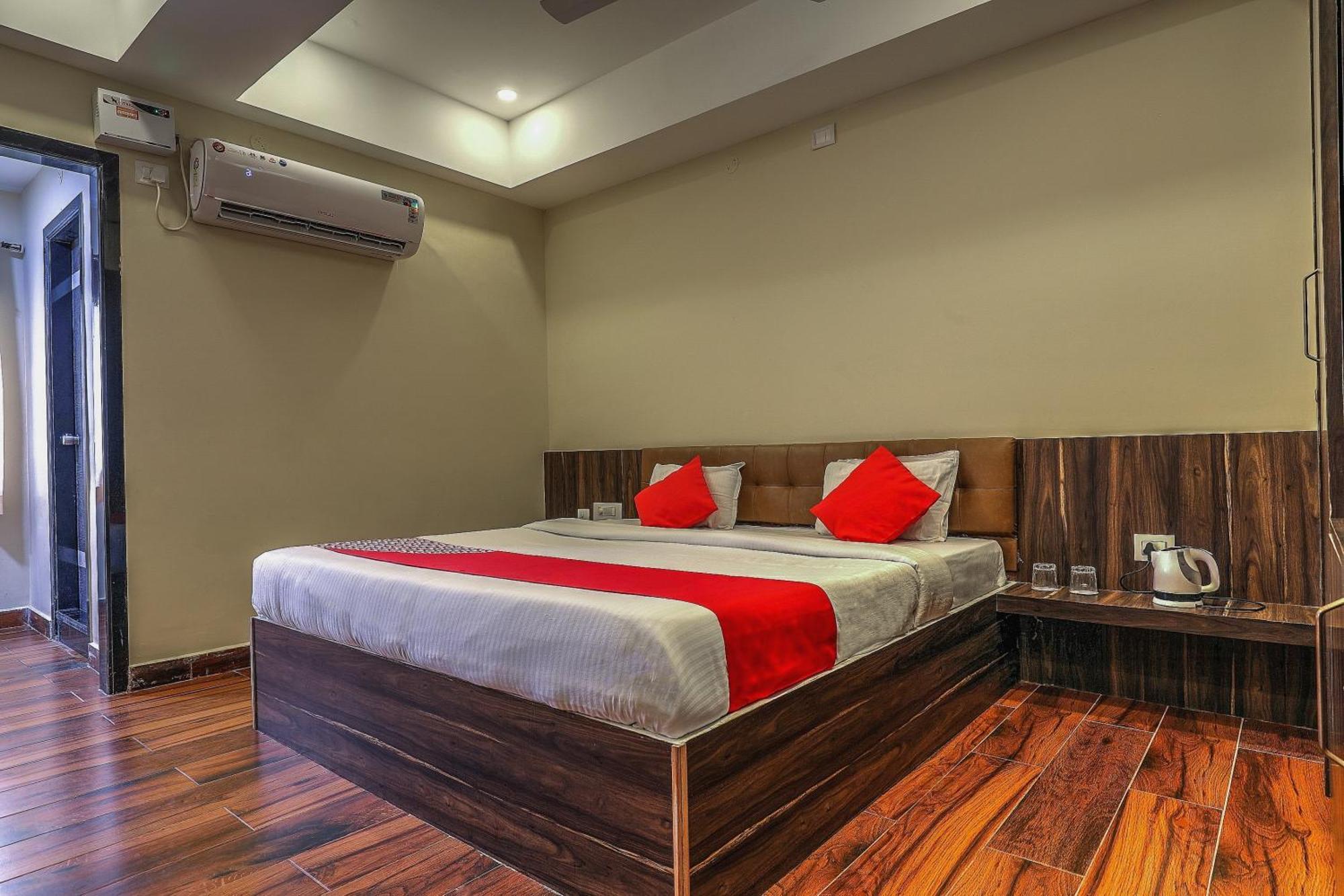 Capital O Sky Grand Hotel Hyderabad Eksteriør billede
