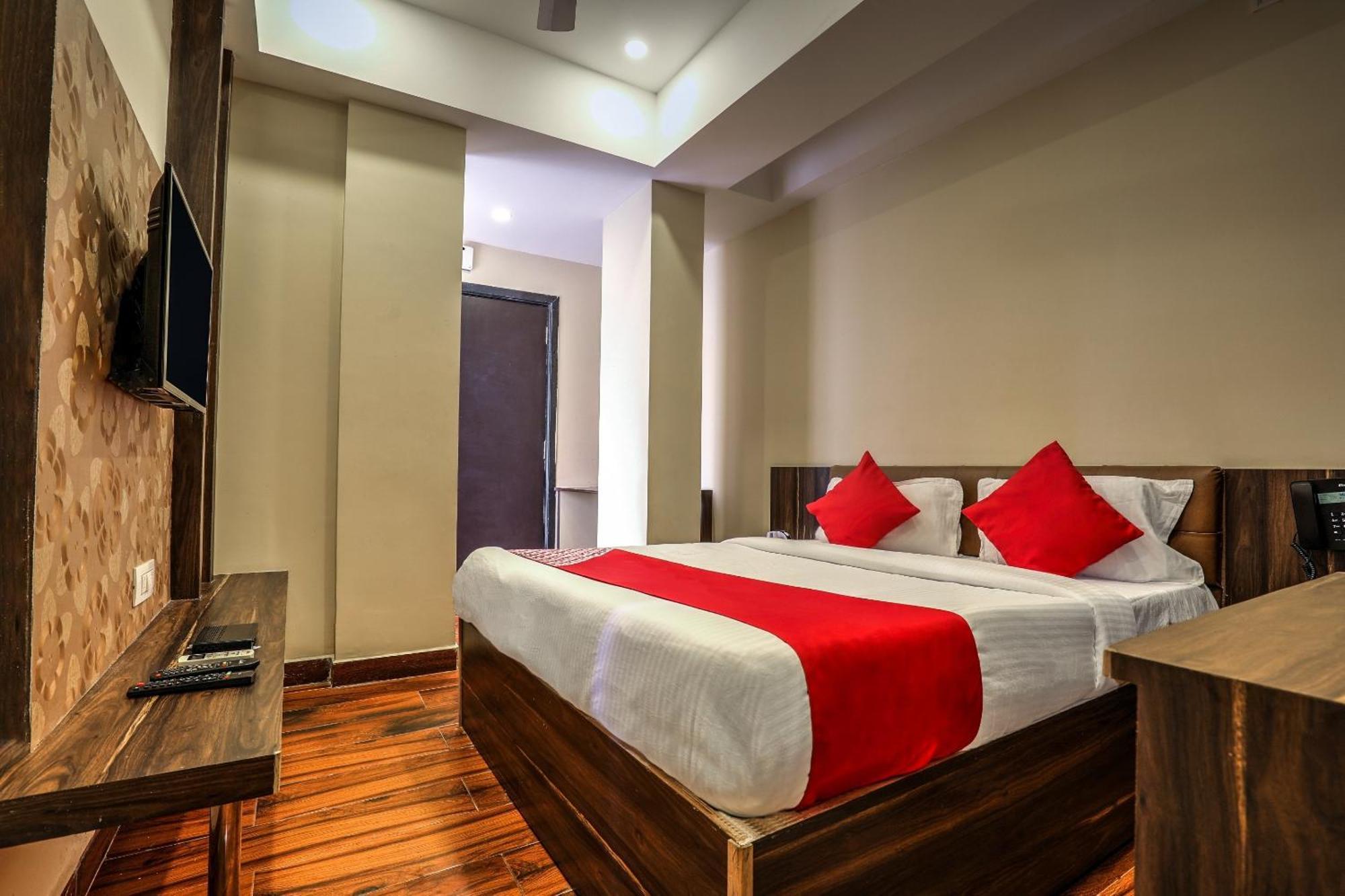 Capital O Sky Grand Hotel Hyderabad Eksteriør billede