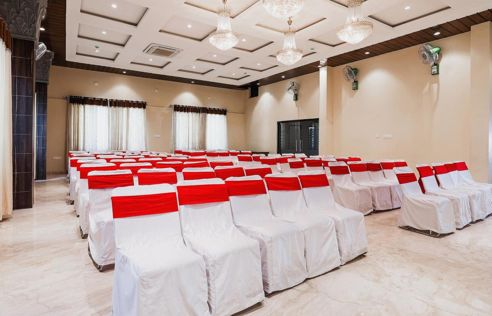 Capital O Sky Grand Hotel Hyderabad Eksteriør billede