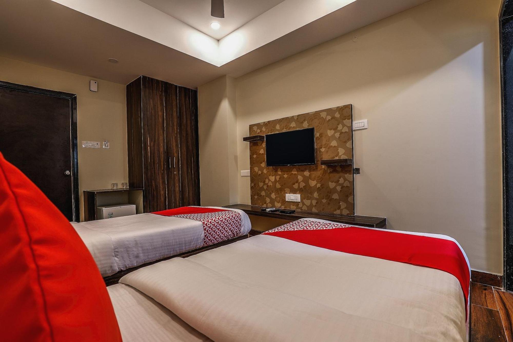 Capital O Sky Grand Hotel Hyderabad Eksteriør billede