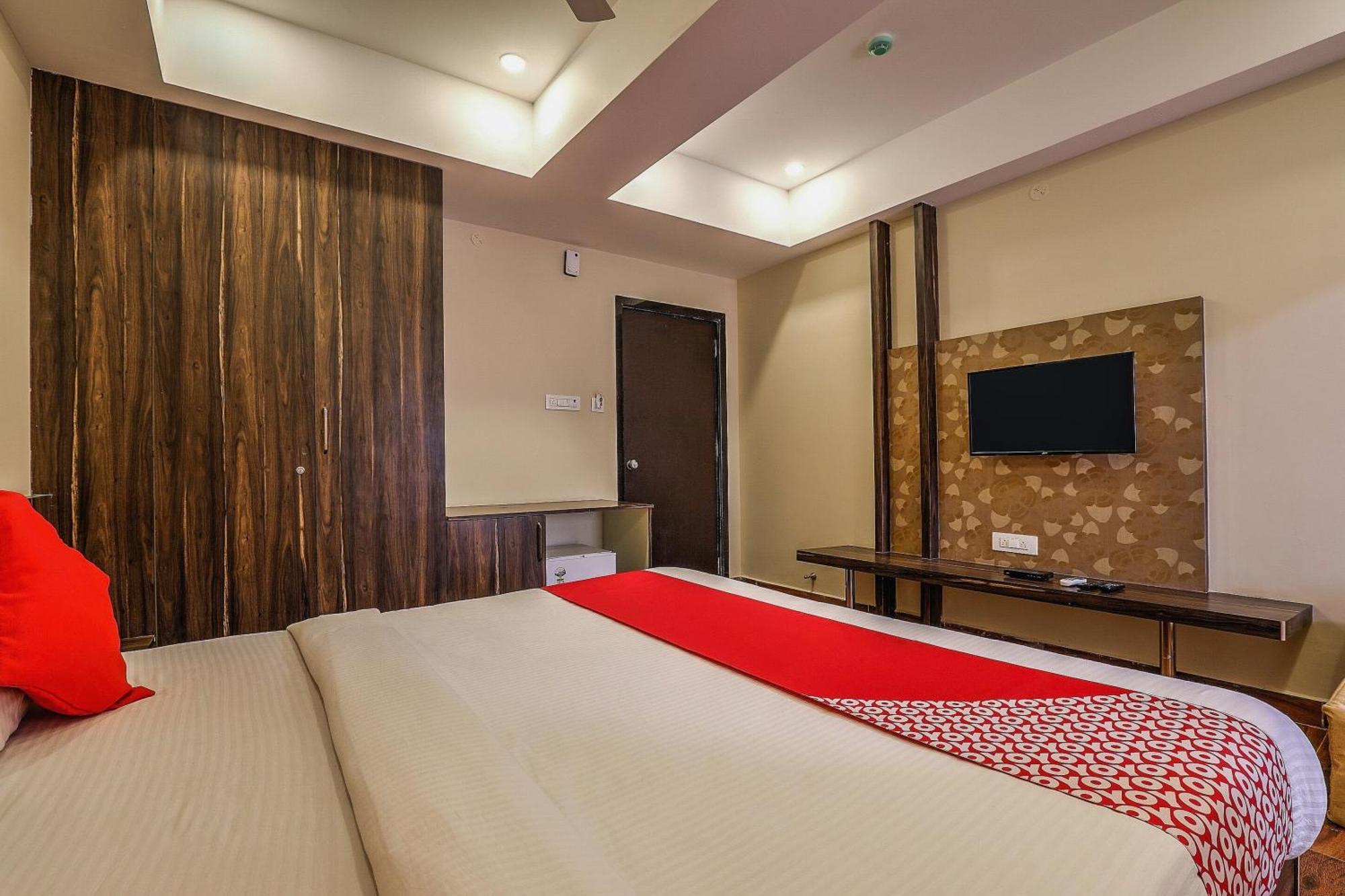 Capital O Sky Grand Hotel Hyderabad Eksteriør billede