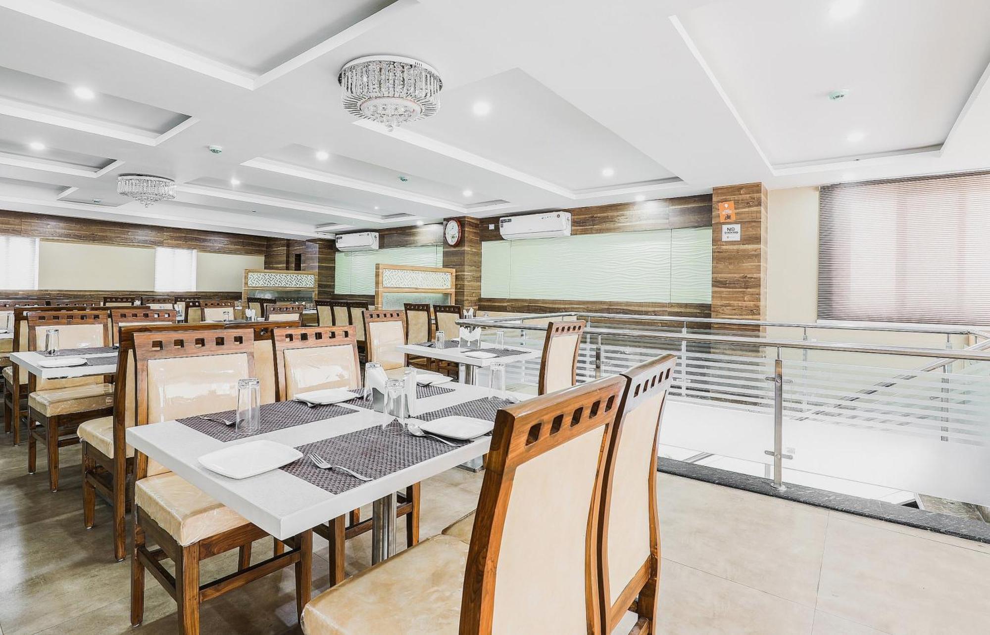 Capital O Sky Grand Hotel Hyderabad Eksteriør billede