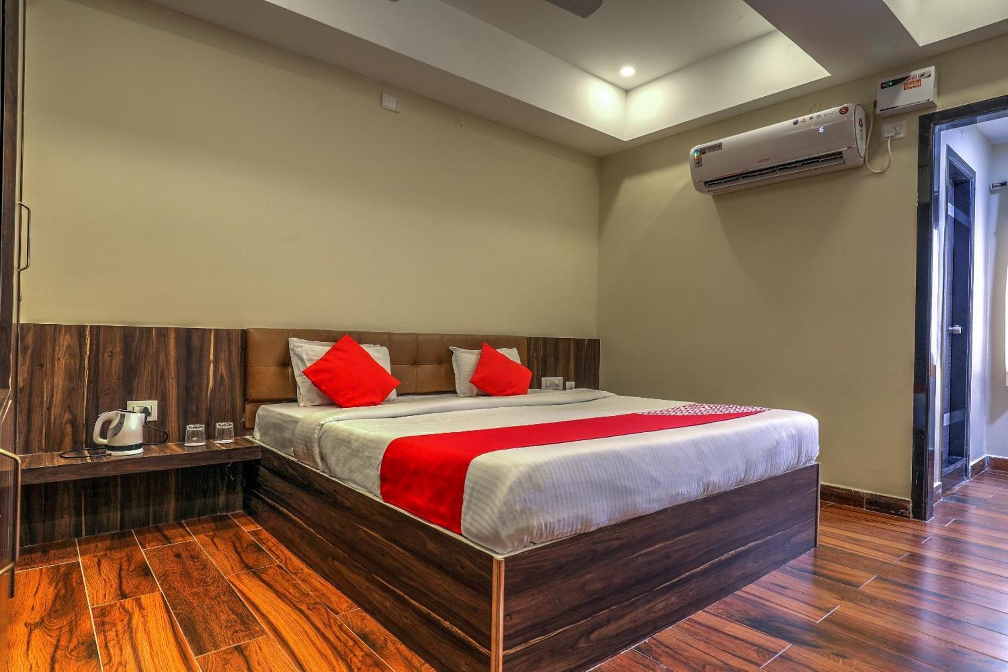 Capital O Sky Grand Hotel Hyderabad Eksteriør billede