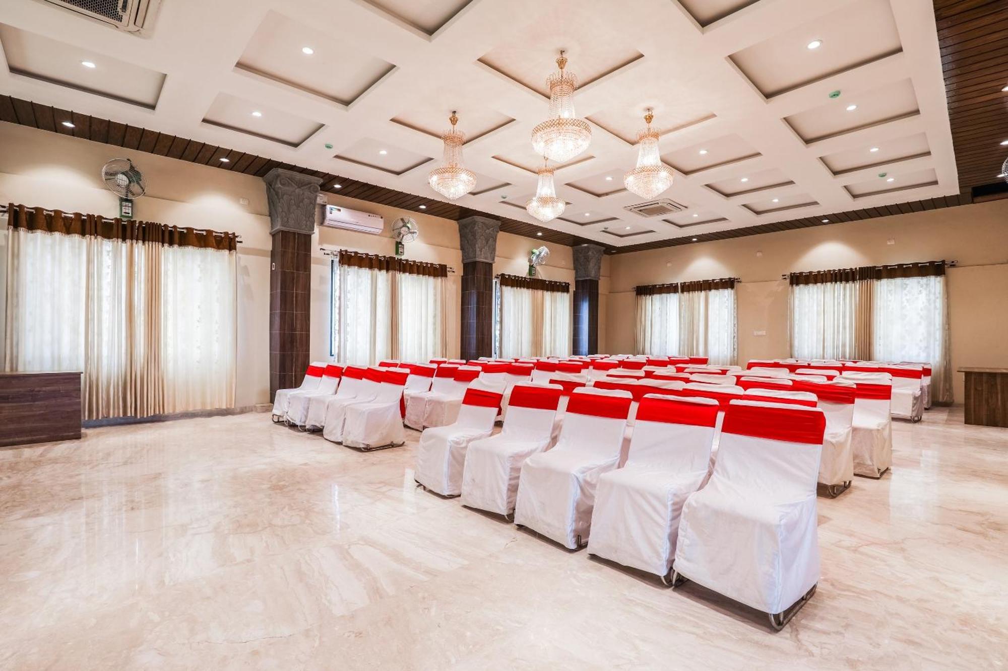 Capital O Sky Grand Hotel Hyderabad Eksteriør billede