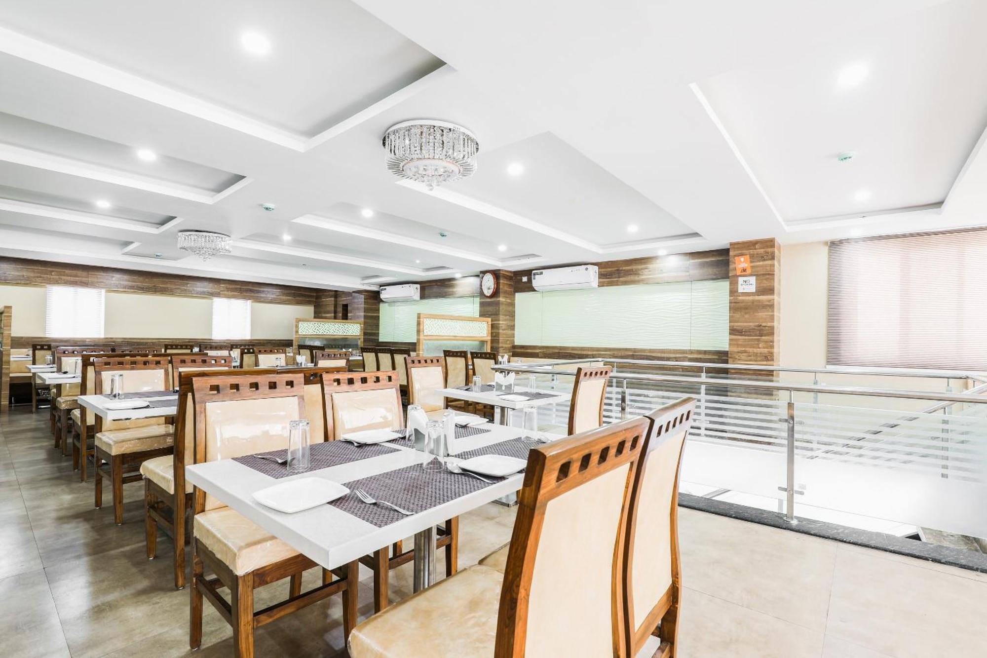 Capital O Sky Grand Hotel Hyderabad Eksteriør billede